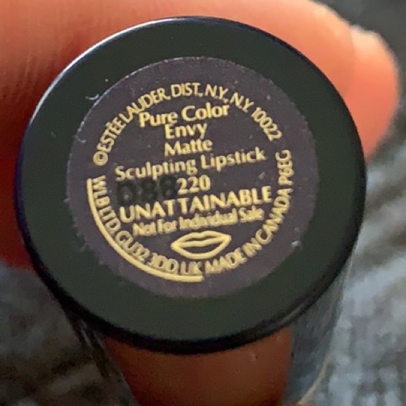 🆕💋Pure Color Envy Matte Sculpting UNATTAINABLE - Picture 4 of 8